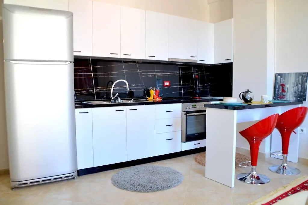 Sunny Flat In The Center Of Tirana, 2 Min. Walk Apartment Tirana