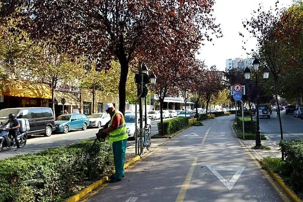 Sunny Flat In The Center Of Tirana, 2 Min. Walk Appartement Albanië